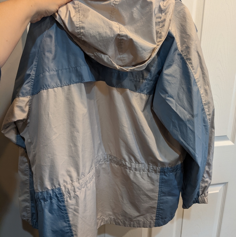 Packable windbreaker - Picture 2 of 4